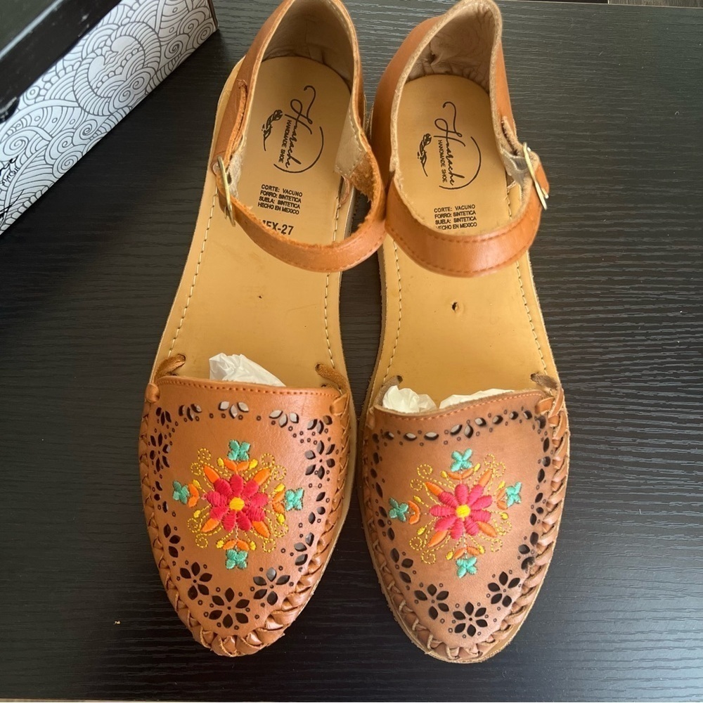Huarache Sandals Womens 10 Tan Brown Leather Floral Embroidered Ankle Strap Flat